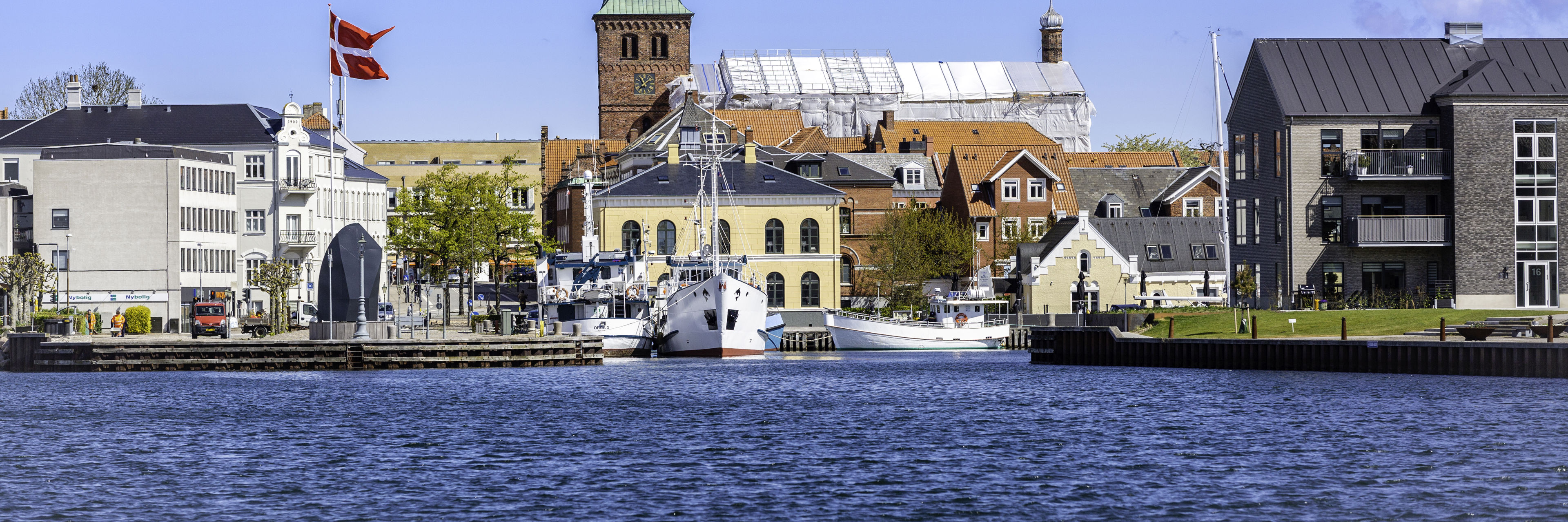 Nyborg Marina med kig mod kirken